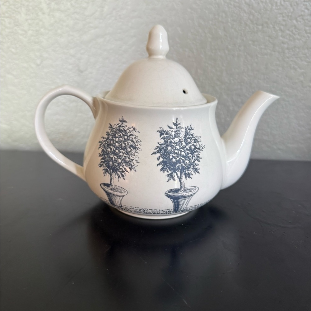Crabtree and Evelyn Elegant Blue and White Teapot